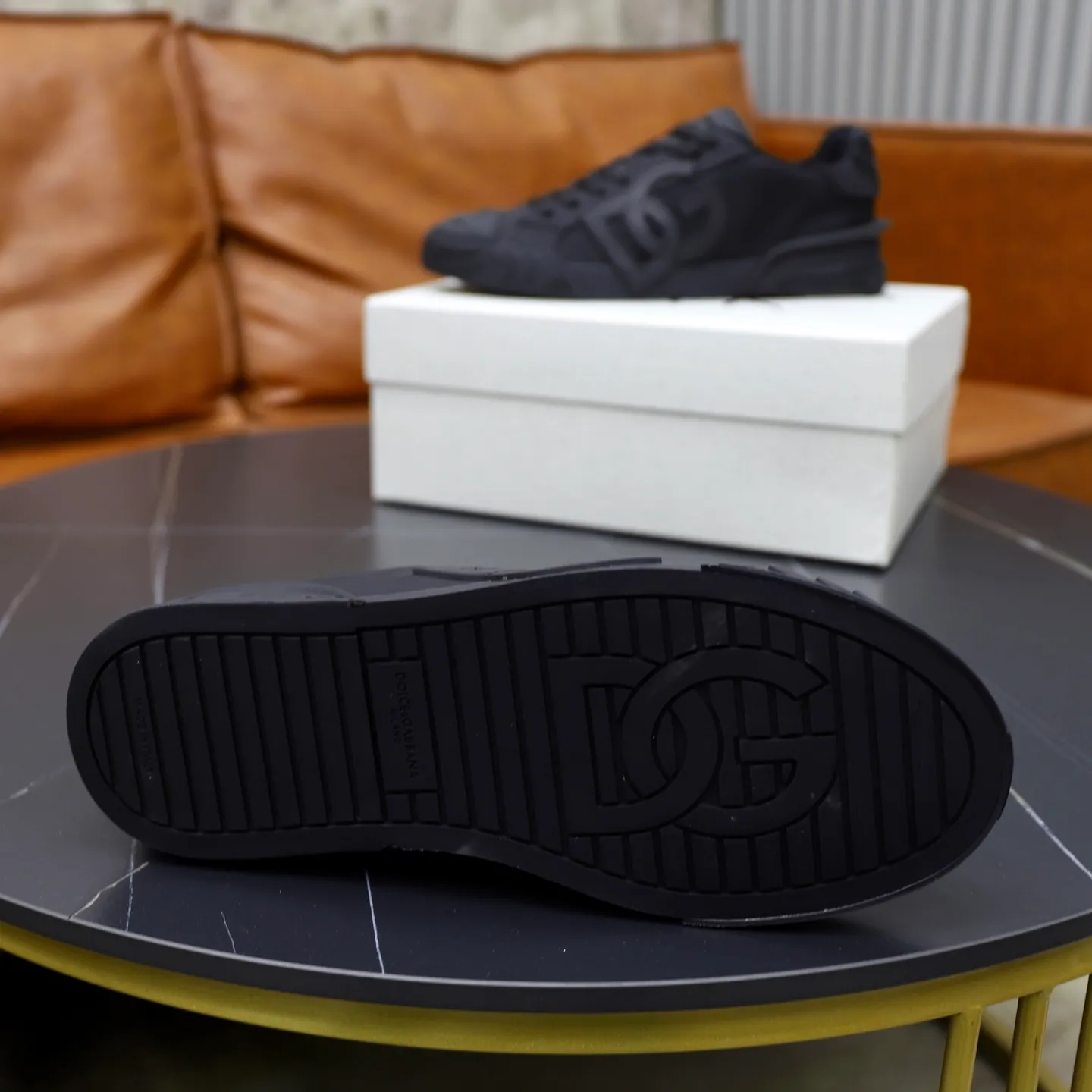 Ex-factory price: 600💰••New products••Dolce&Gabbana••DG✔️High-end men's sports•casual shoes. Original goods from top counters. Original imported multiple material splicing design ➕Original outsole.  Size: 38-44 (45, 46 customized)